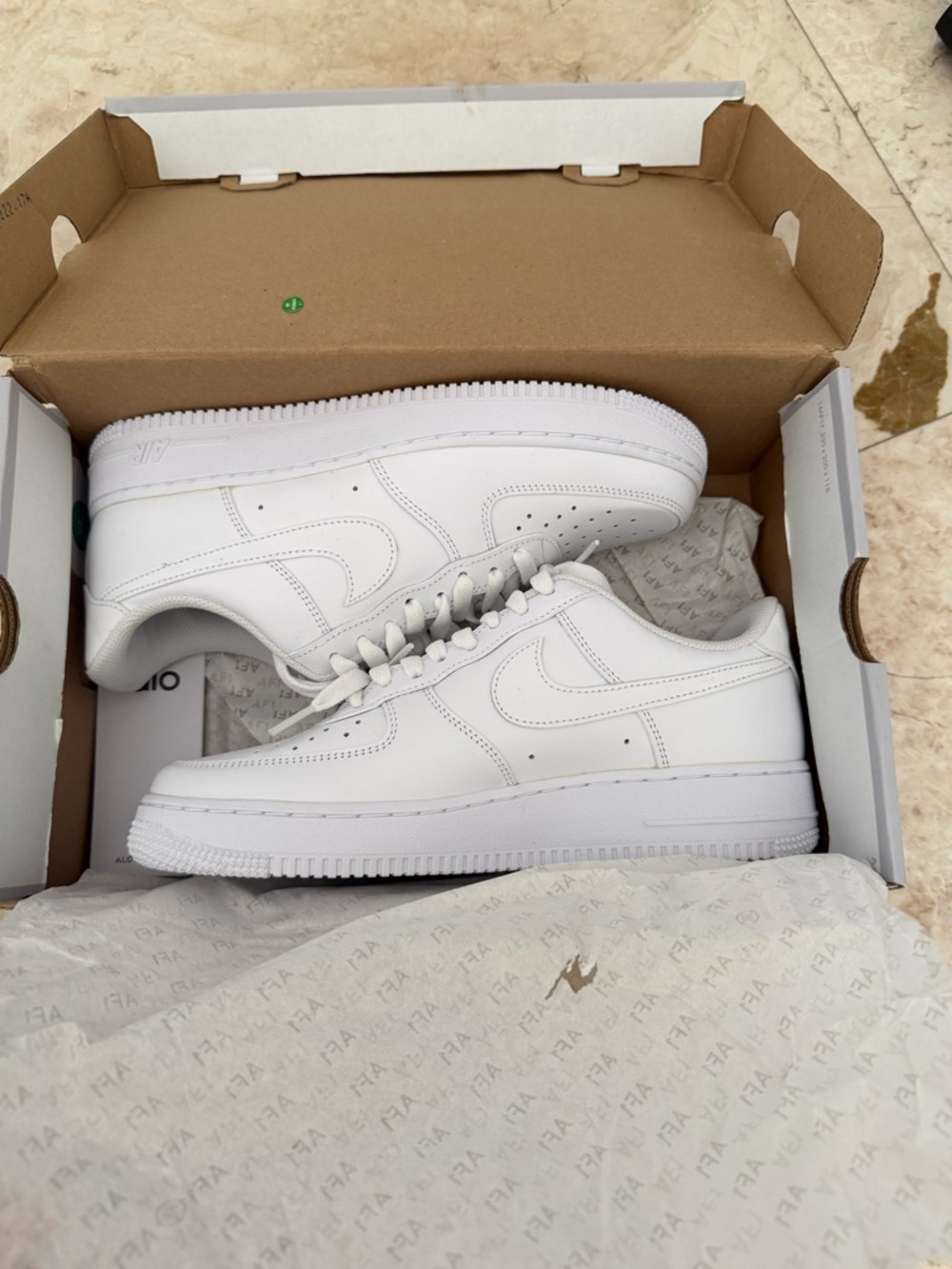 Nike Air Force 1 Low - White Leather - Picture 8 of 8